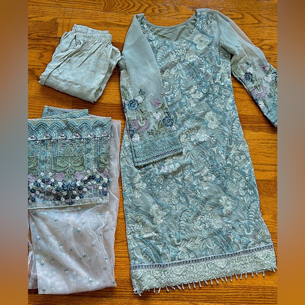 Pretty Light grey dress with Beautiful purple & blue flowers design!
